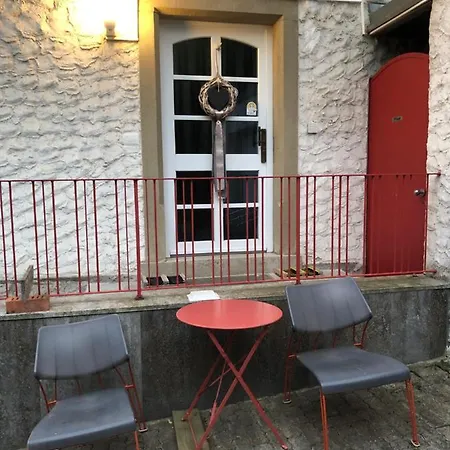 게스트하우스 Blaues Mit Grossem Balkon, Bad Ist Ein Traum, 50 Schritte Zum Radweg Am Main, Weinfest Besuchen *