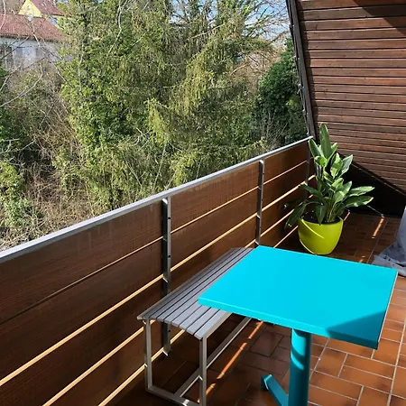 Blaues Mit Grossem Balkon, Bad Ist Ein Traum, 50 Schritte Zum Radweg Am Main, Weinfest Besuchen 게스트하우스