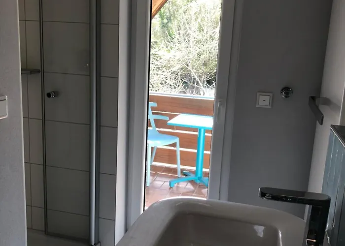 Blaues -keine Kueche- Mit Grossem Balkon, Bad Ist Ein Traum, Nur 50 Schritte Zum Radweg Am Main