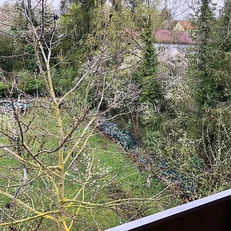 Πανσιόν Blaues -keine Kueche- Mit Grossem Balkon, Bad Ist Ein Traum, Nur 50 Schritte Zum Radweg Am Main
