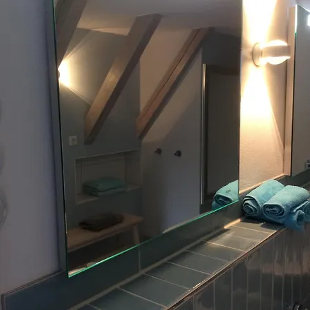 게스트하우스 Blaues -keine Kueche- Mit Grossem Balkon, Bad Ist Ein Traum, Nur 50 Schritte Zum Radweg Am Main Mainstockheim