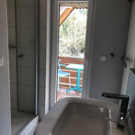 Blaues -keine Kueche- Mit Grossem Balkon, Bad Ist Ein Traum, Nur 50 Schritte Zum Radweg Am Main