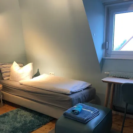 Blaues -keine Kueche- Mit Grossem Balkon, Bad Ist Ein Traum, Nur 50 Schritte Zum Radweg Am Main Mainstockheim