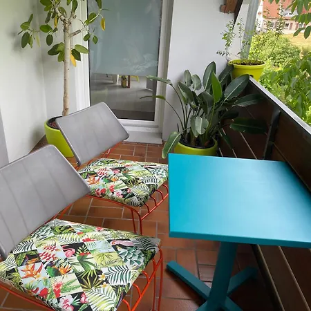 Blaues -keine Kueche- Mit Grossem Balkon, Bad Ist Ein Traum, Nur 50 Schritte Zum Radweg Am Main Mainstockheim